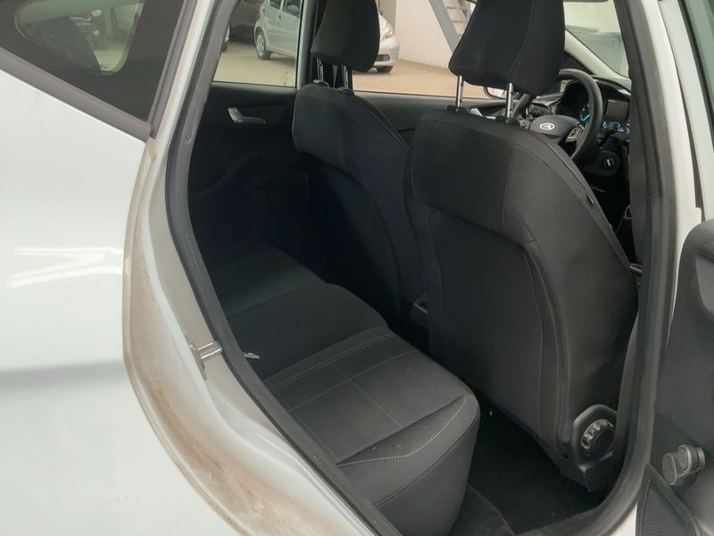 Ford Fiesta 1.1 Plus — zdjęcie 14