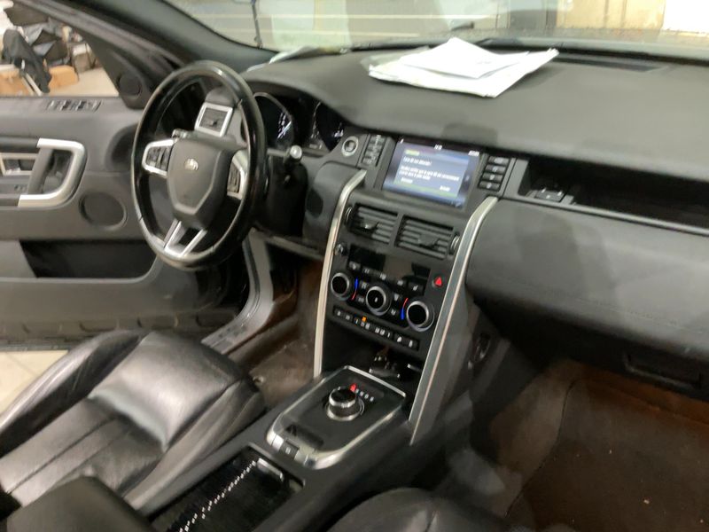 Land Rover Discovery Sport 2.0 Td4 SE AWD — zdjęcie 12
