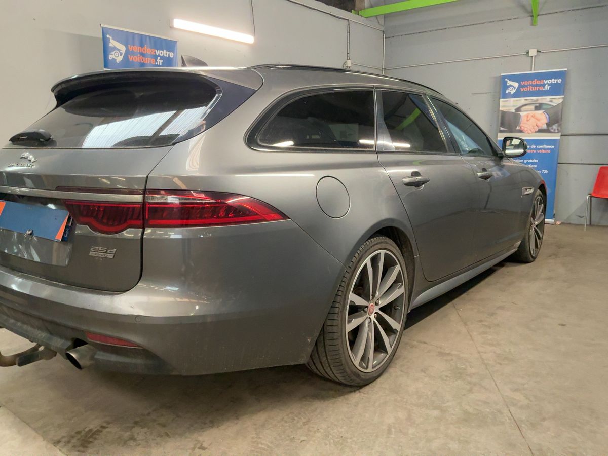 Jaguar XF 2017 — photo 9