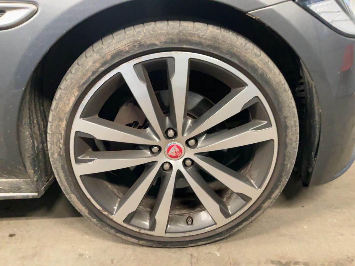 Jaguar XF 2017 — photo 12