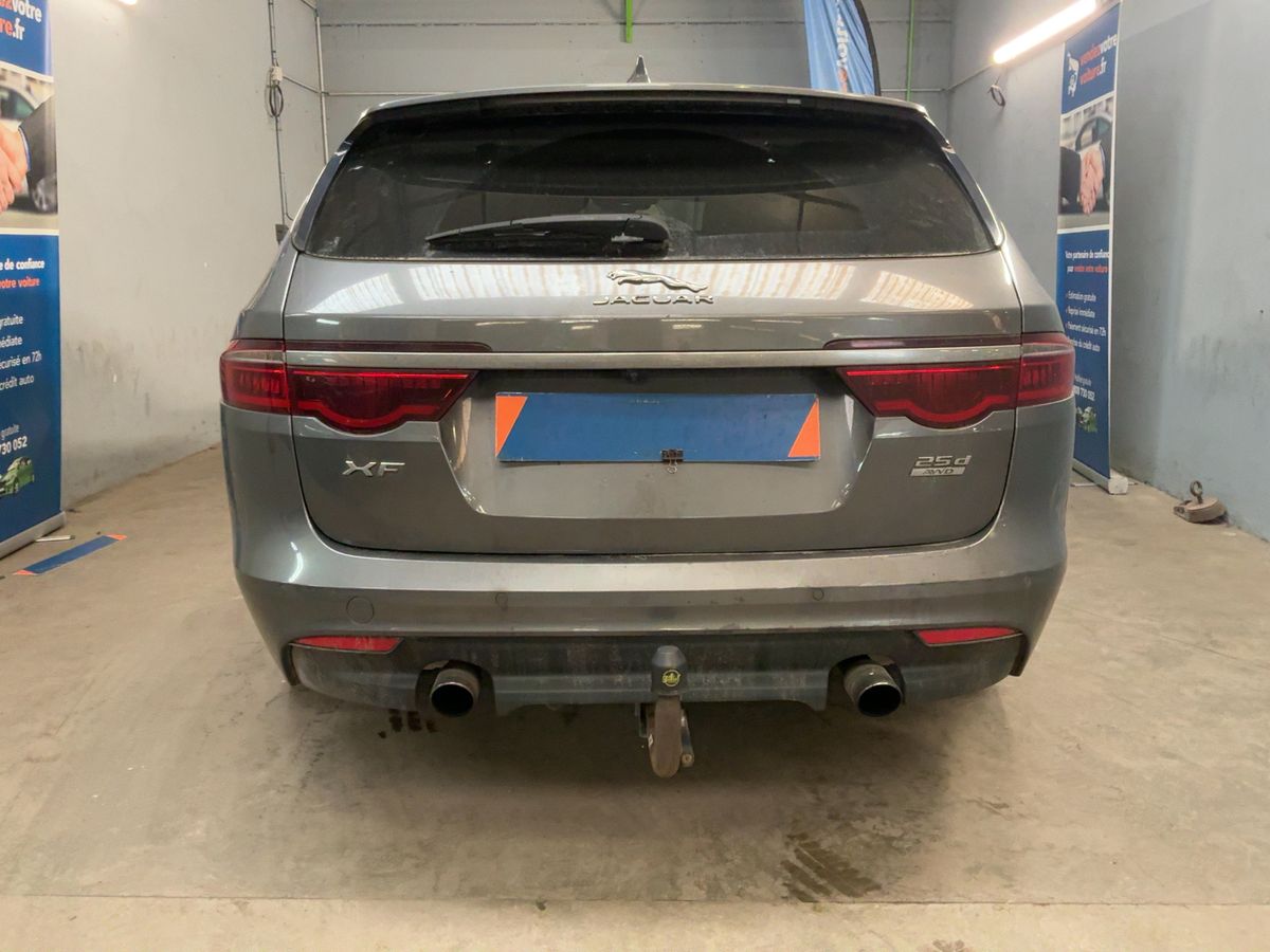 Jaguar XF 2017 — photo 8