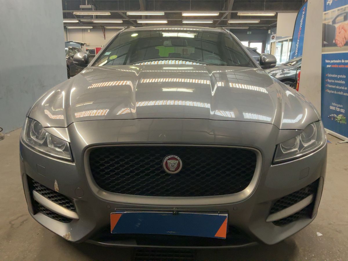 Jaguar XF 2017 — photo 15