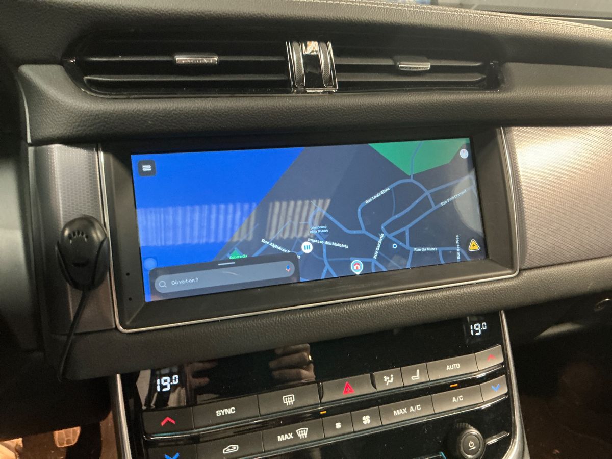 Jaguar XF 2017 — photo 39
