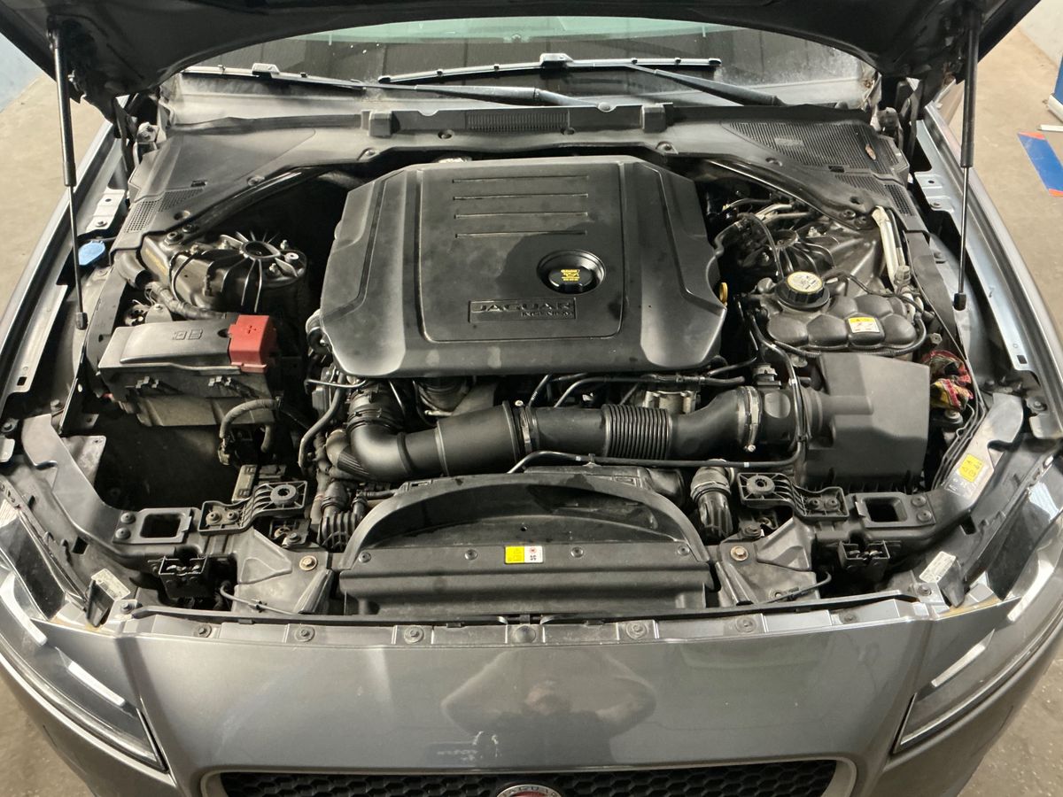 Jaguar XF 2017 — photo 38