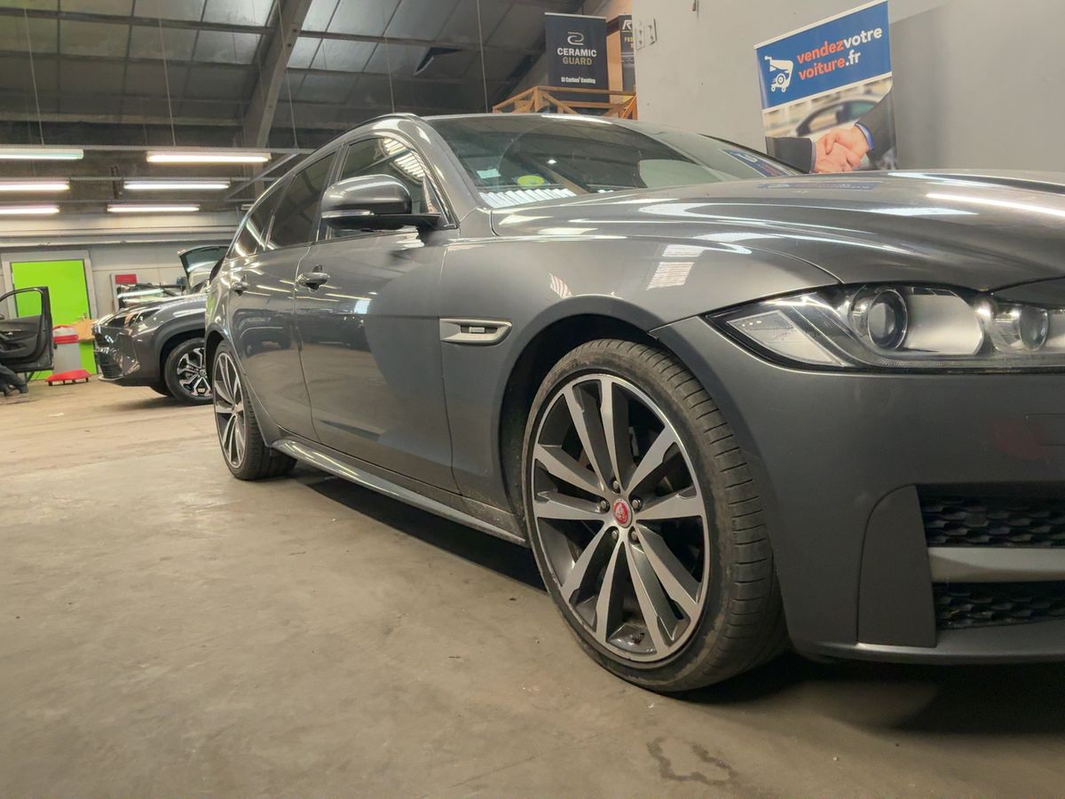 Jaguar XF 2017 — photo 13