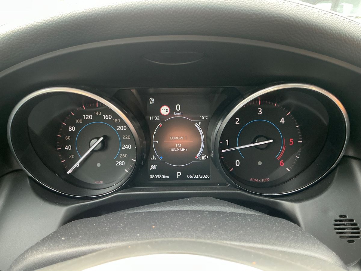 Jaguar XF 2017 — photo 19