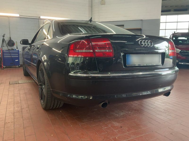 Audi A8 4.2 V8 FSI L quattro — zdjęcie 3