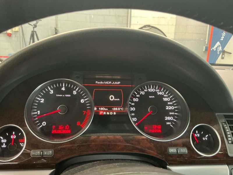 Audi A8 4.2 V8 FSI L quattro — zdjęcie 13