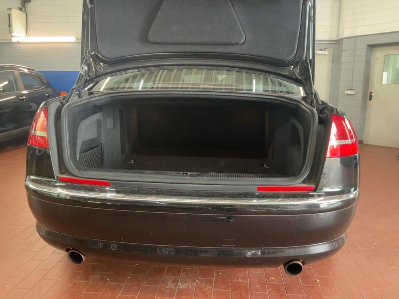 Audi A8 4.2 V8 FSI L quattro — zdjęcie 10
