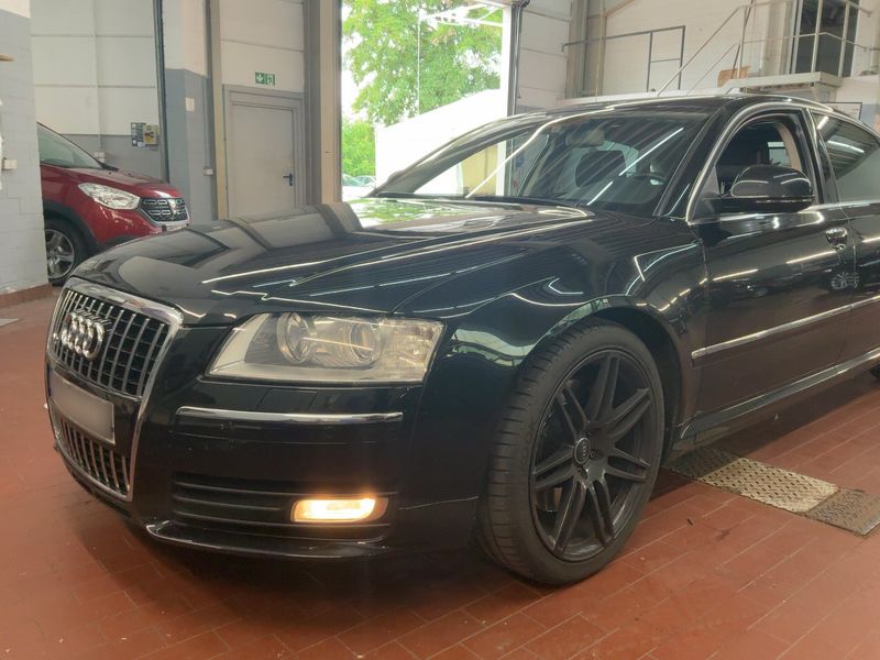 Audi A8 4.2 V8 FSI L quattro — zdjęcie 2