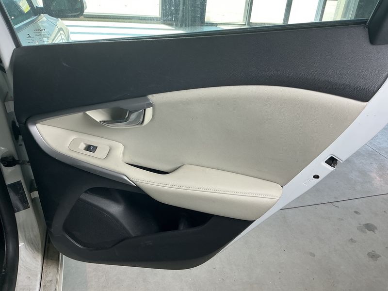 Volvo V40 1.6 D2 Summum 2013 – снимка 29