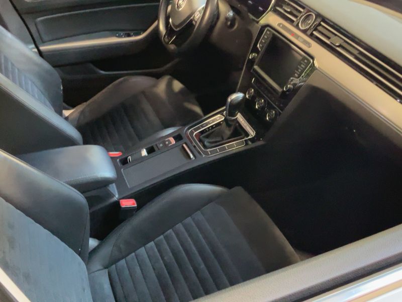 Volkswagen Passat 2.0 TDI Highline 4Motion BlueMotion Tech 2015 – снимка 17