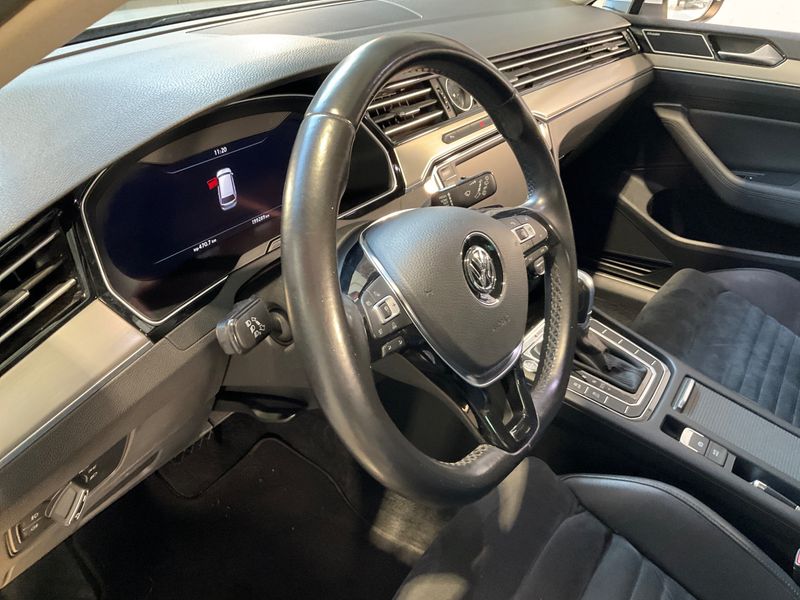 Volkswagen Passat 2.0 TDI Highline 4Motion BlueMotion Tech 2015 – снимка 27