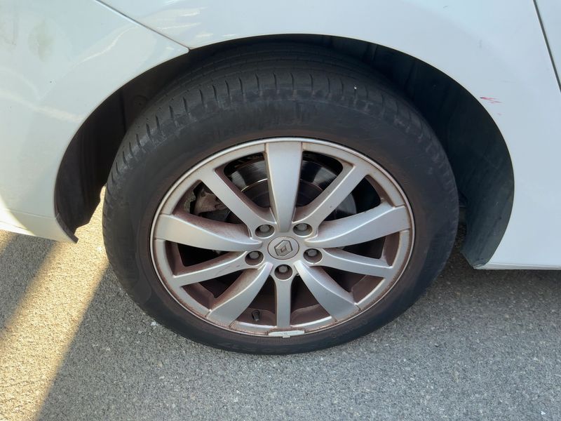 Renault Laguna 2.0 dCi Dynamique TomTom 2011 – снимка 9