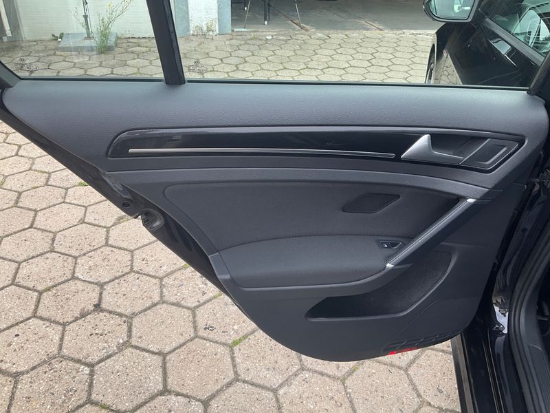 Volkswagen Golf VII 2.0 TSI GTI BlueMotion Tech 2015 – снимка 32