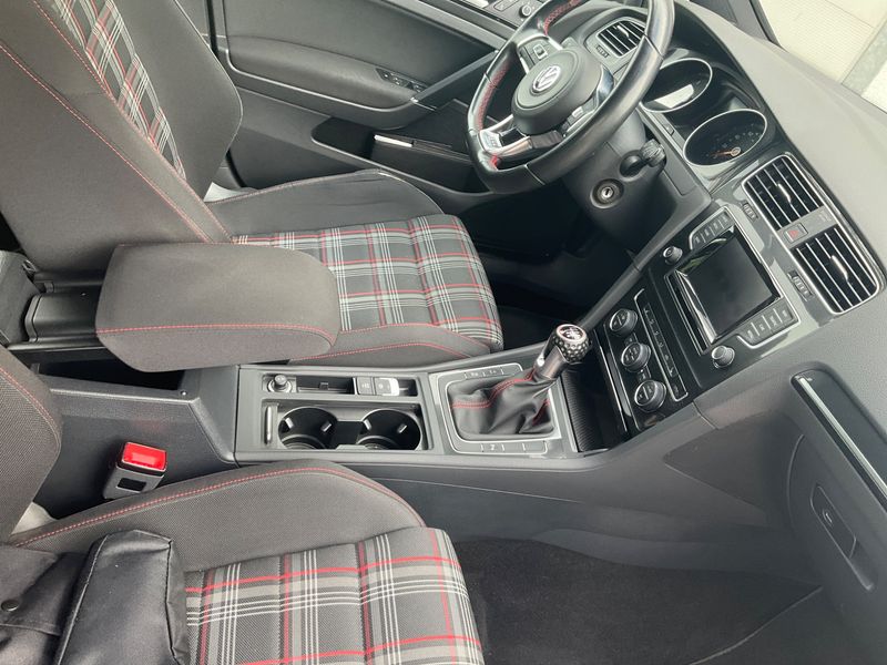 Volkswagen Golf VII 2.0 TSI GTI BlueMotion Tech 2015 – снимка 40