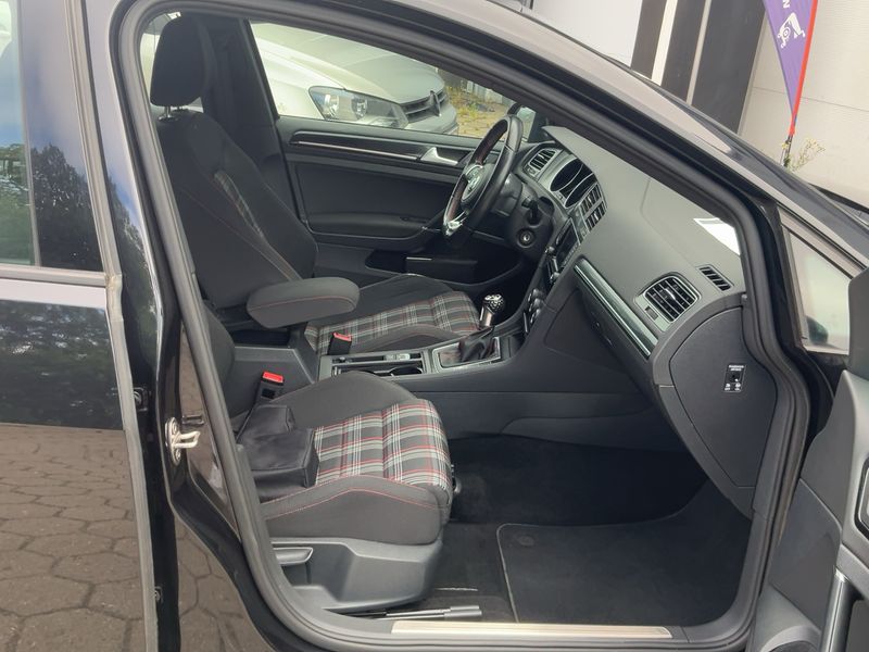 Volkswagen Golf VII 2.0 TSI GTI BlueMotion Tech 2015 – снимка 17
