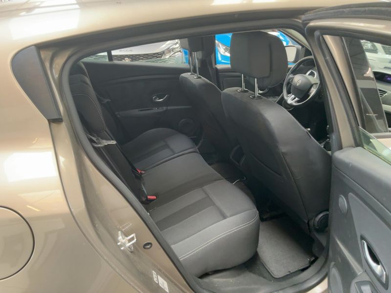 Renault Megane 1.4 TCe Dynamique — zdjęcie 14