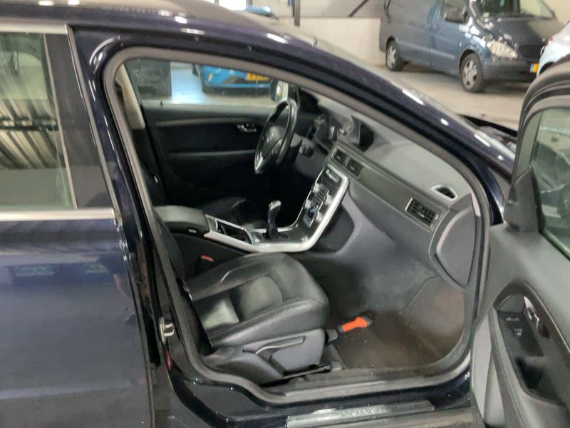 Volvo V70 2.0 D3 Momentum — zdjęcie 11