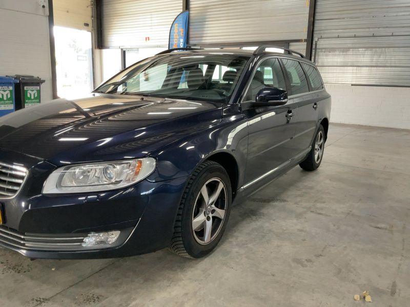 Volvo V70 2.0 D3 Momentum — zdjęcie 2