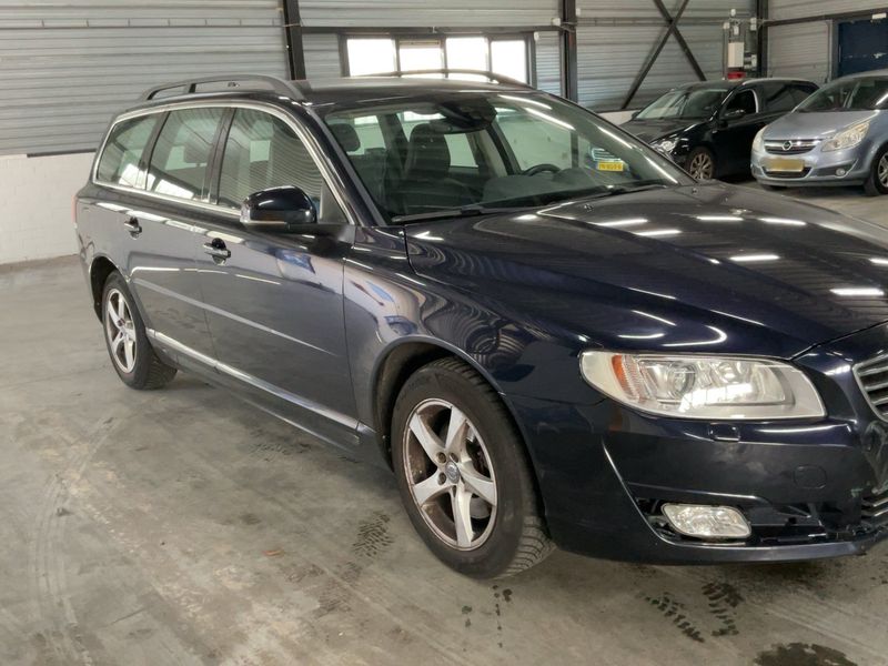 Volvo V70 2.0 D3 Momentum — zdjęcie 8