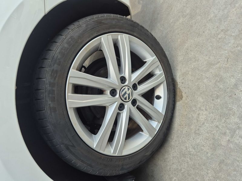 Volkswagen Jetta 1.2 TSI Basis BlueMotion Tech — zdjęcie 20