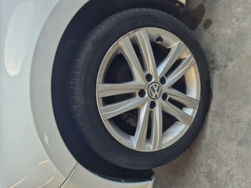 Volkswagen Jetta 1.2 TSI Basis BlueMotion Tech — zdjęcie 21