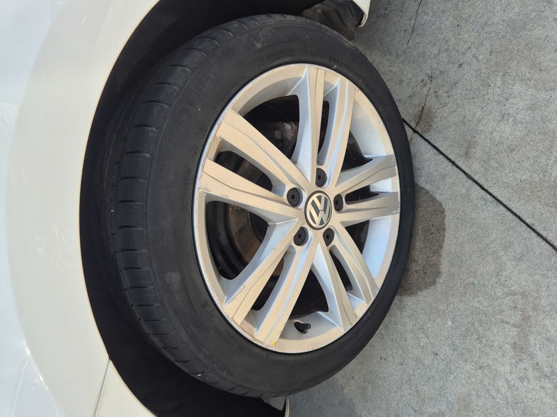 Volkswagen Jetta 1.2 TSI Basis BlueMotion Tech — zdjęcie 23
