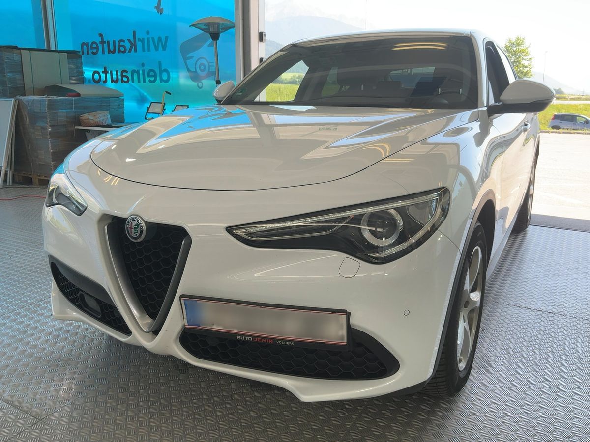 Alfa Romeo 2020 — photo 1