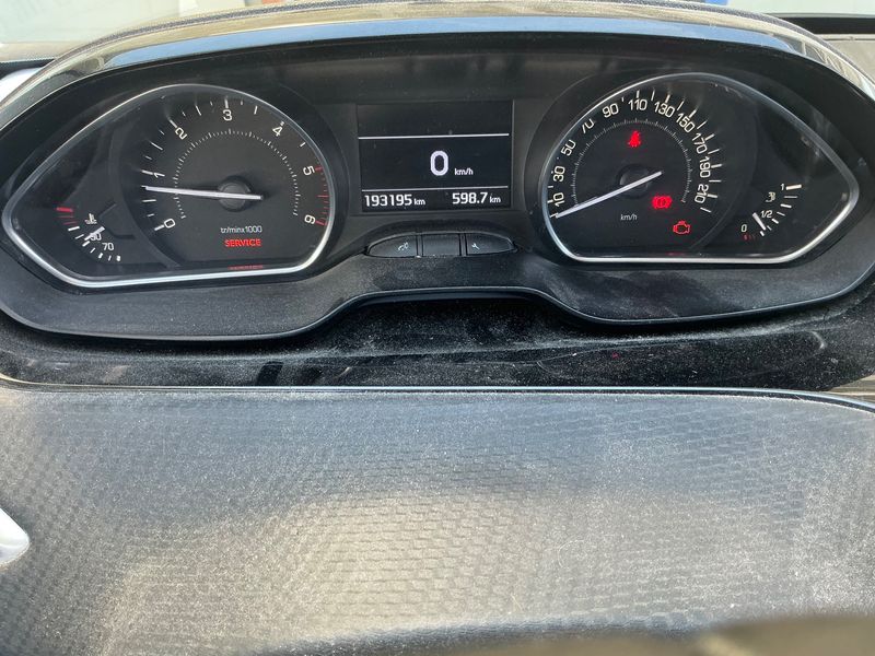 Peugeot 208 1.6 Blue-HDi GT Line 2016 – снимка 18