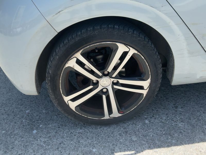 Peugeot 208 1.6 Blue-HDi GT Line 2016 – снимка 9