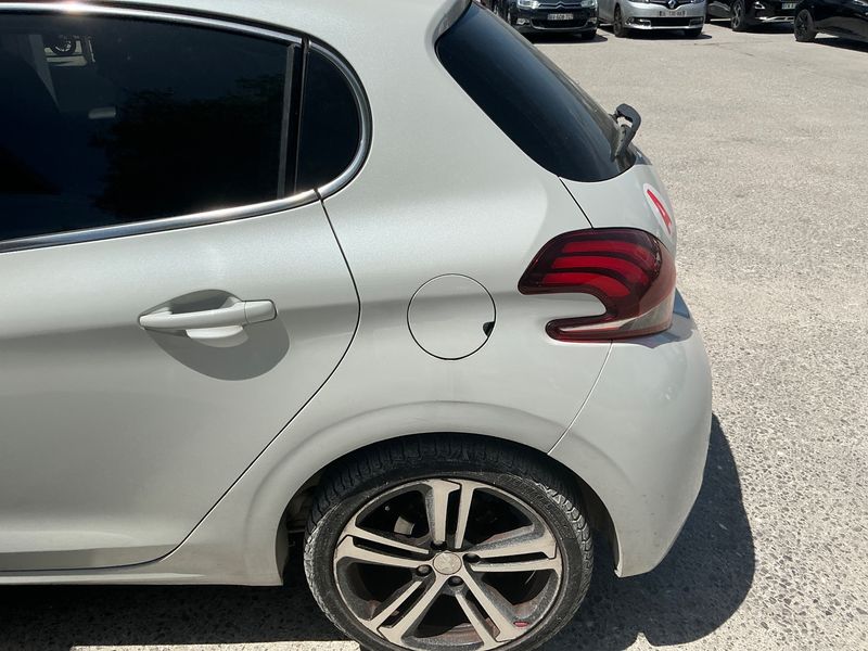 Peugeot 208 1.6 Blue-HDi GT Line 2016 – снимка 35