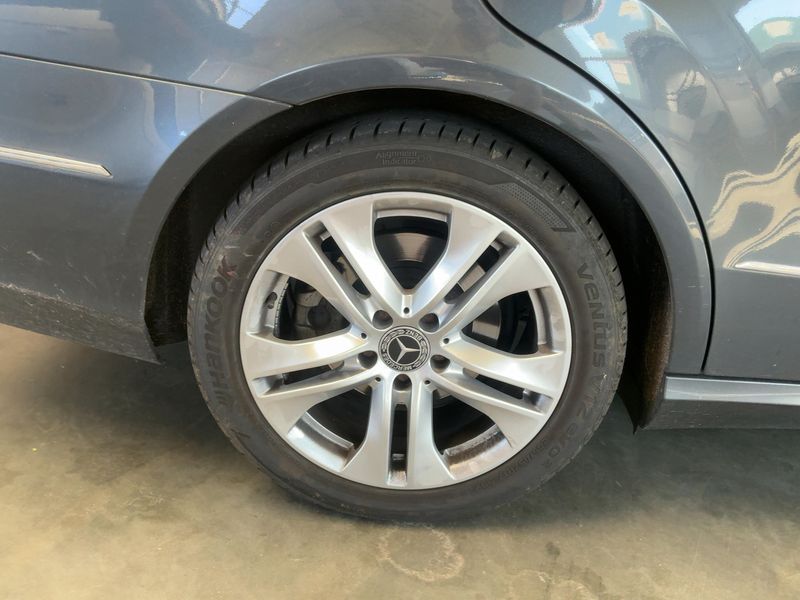 Mercedes-Benz E-Klasse E 300 CDI T BlueEfficiency Avantgarde 2011 – снимка 9