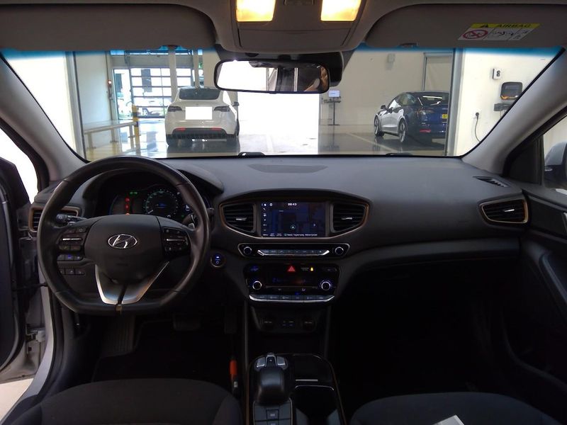 Hyundai IONIQ electric drive 88 kW Premium Elektro — zdjęcie 7