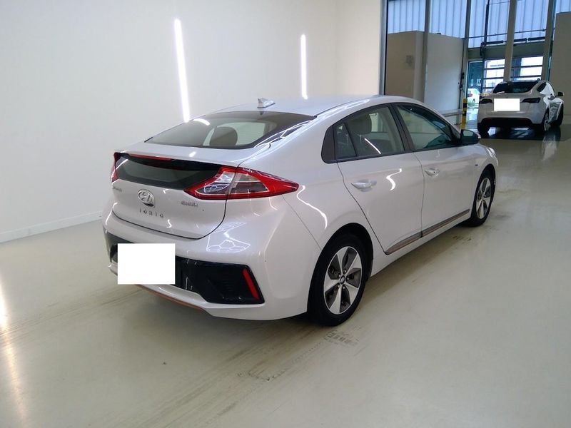 Hyundai IONIQ electric drive 88 kW Premium Elektro — zdjęcie 3