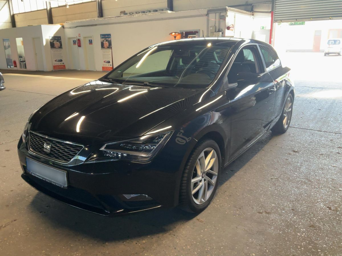 Seat Leon 2015 — photo 1