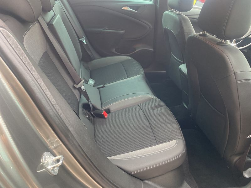 Opel Astra 1.2 Turbo Elegance Start/Stop — zdjęcie 14