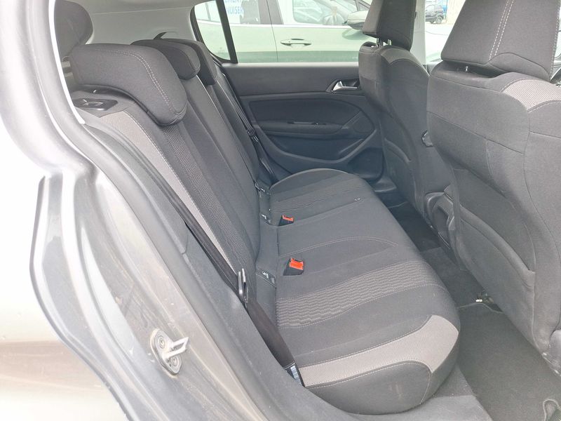 Peugeot 308 1.2 e-THP Style — zdjęcie 14