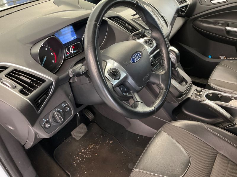 Ford Kuga 2.0 TDCi Titanium 2015 – снимка 24
