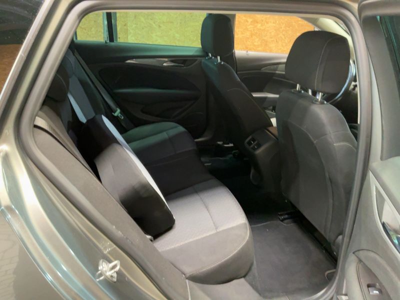Opel Insignia Sports Tourer 2.0 CDTI Business Edition — zdjęcie 14