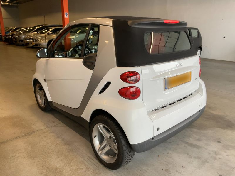 Smart fortwo 1.0 Micro Hybrid Drive passion — zdjęcie 3