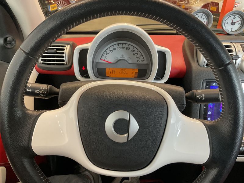 Smart fortwo 1.0 Micro Hybrid Drive passion — zdjęcie 13