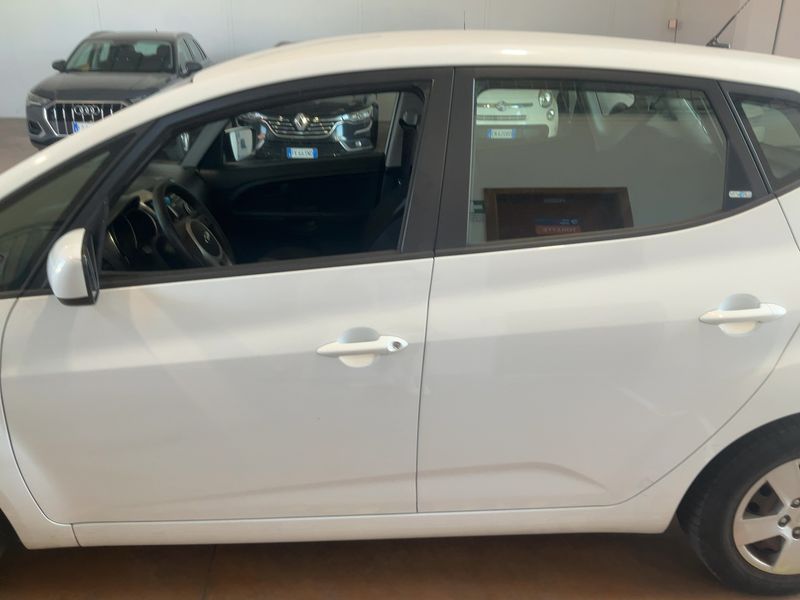 Kia Venga 1.4 LPG Cat Active — zdjęcie 4