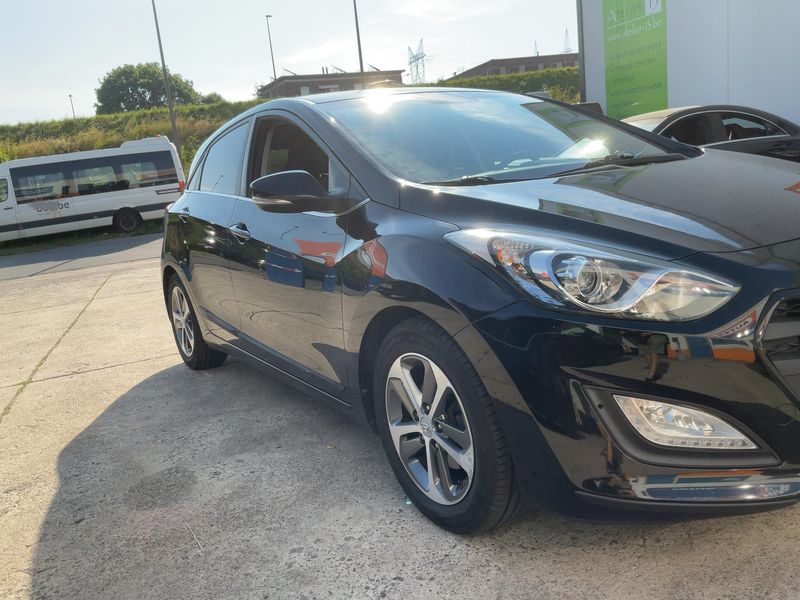 Hyundai i30 1.4 Classic — zdjęcie 8