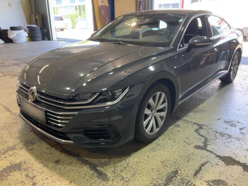 Volkswagen Arteon 2.0 TSI R-Line