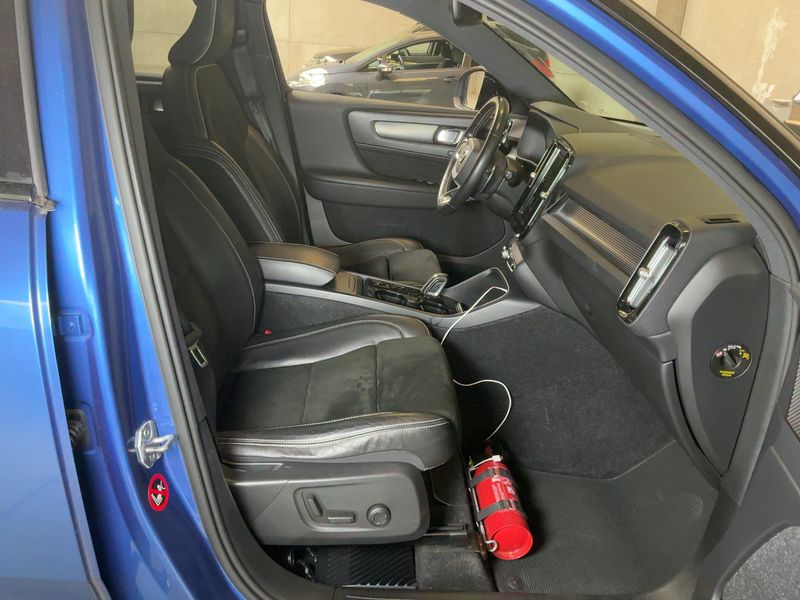 Volvo XC40 2.0 D4 R-Design AWD — zdjęcie 11