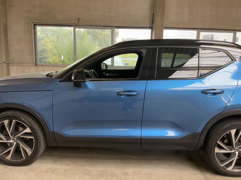 Volvo XC40 2.0 D4 R-Design AWD — zdjęcie 4