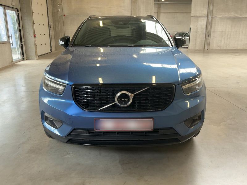 Volvo XC40 2.0 D4 R-Design AWD — zdjęcie 9