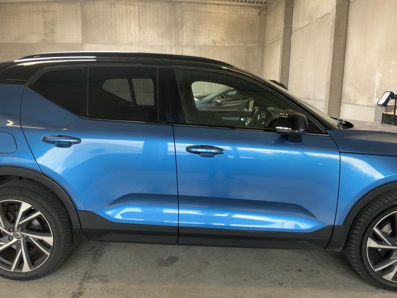 Volvo XC40 2.0 D4 R-Design AWD — zdjęcie 7