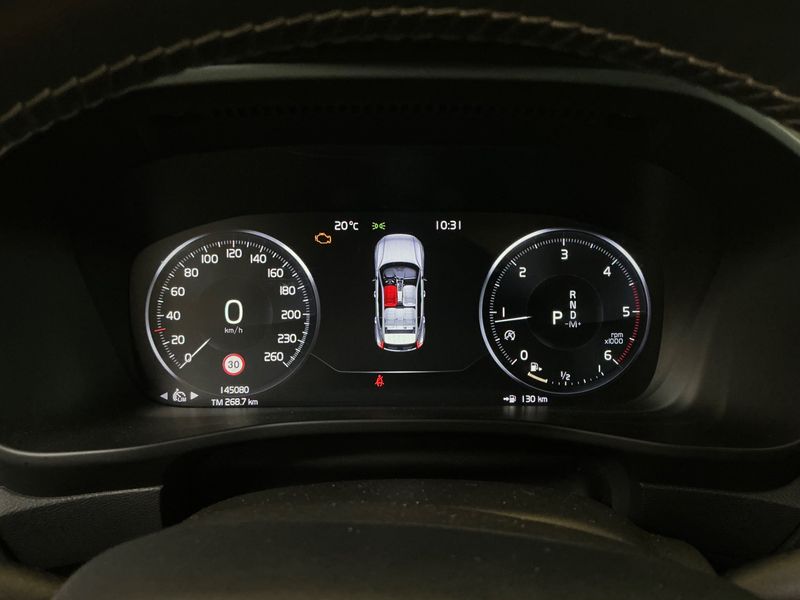 Volvo XC40 2.0 D4 R-Design AWD — zdjęcie 13